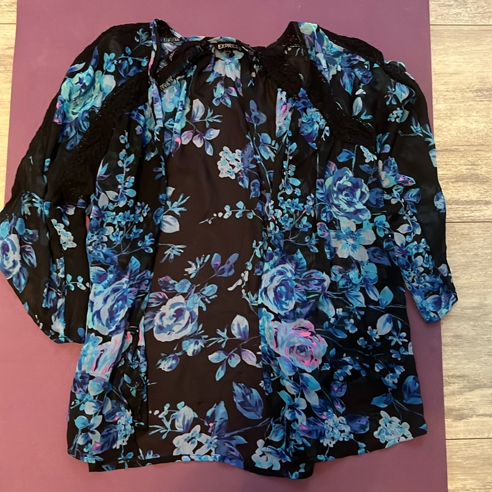 Lightweight - Flowy - Cardigan - Express